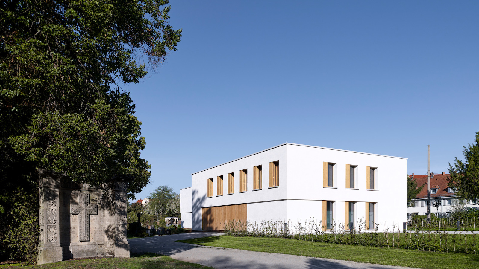 Verwaltungsgebäude Hauptfriedhof Freiburg © Yohan Zerdoun