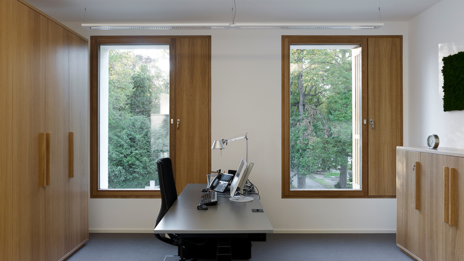 Verwaltungsgebäude Hauptfriedhof Freiburg © Yohan Zerdoun