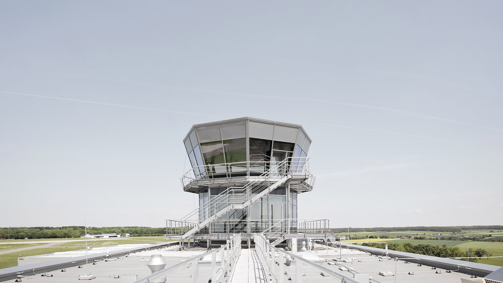 Flugeinsatzgebäude Niederstetten © Brigida González | Stuttgart